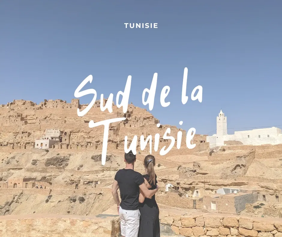 Marie et Romain face à un village berbère perché du sud de la Tunisie
