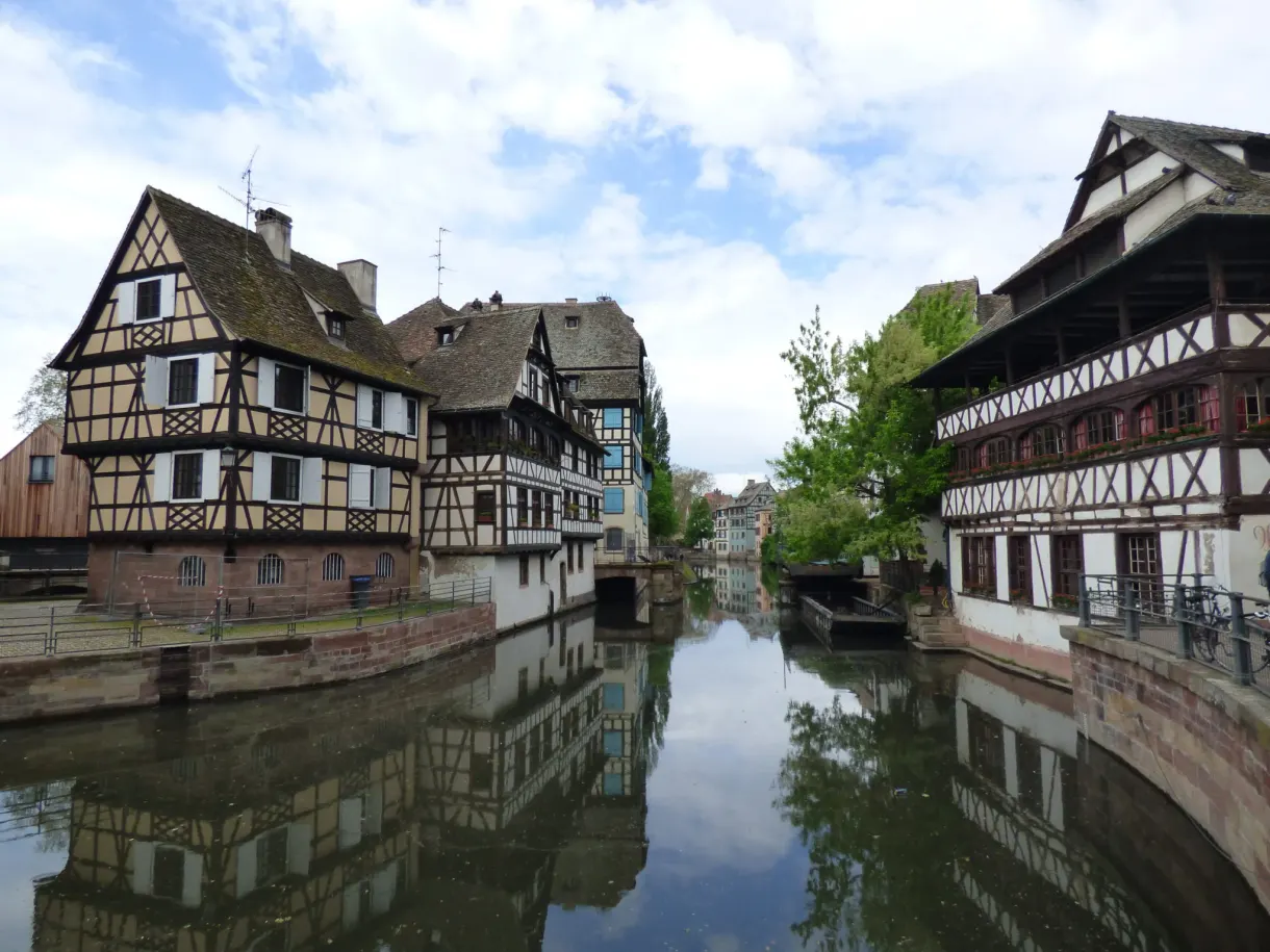 Large half-timbered houses facing each other across the canal