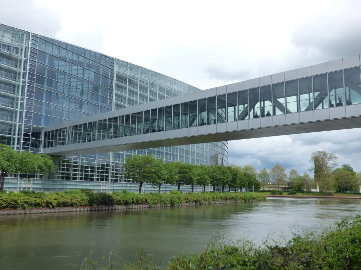 Glazed walkway linking two wings of the building above the bank