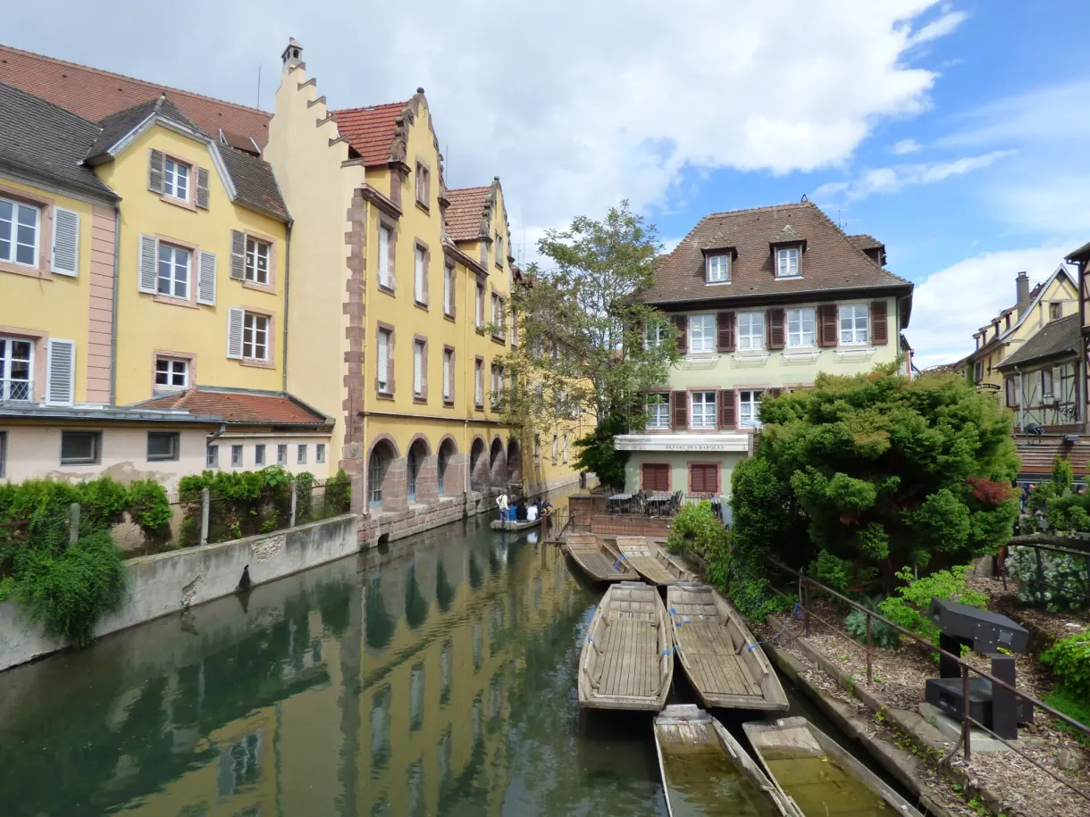 Yellow house and boats moored at the end of the canal