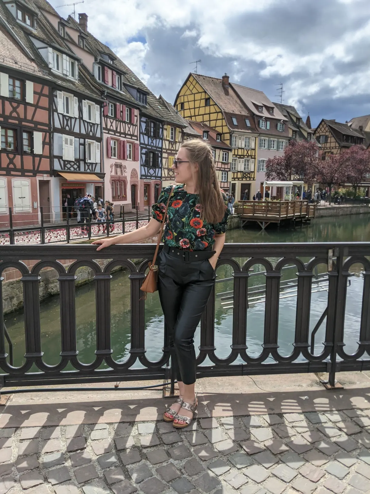 Traveller posing on the footbridge in front of the colourful houses