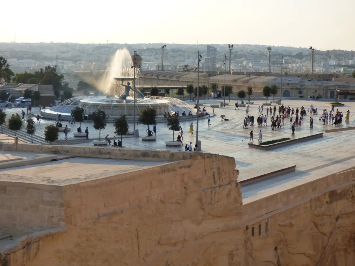 Fountain and esplanade seen from the city ramparts