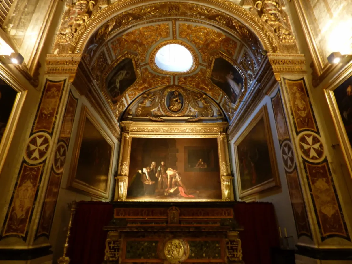 Large painting framed in gold beneath an oval dome
