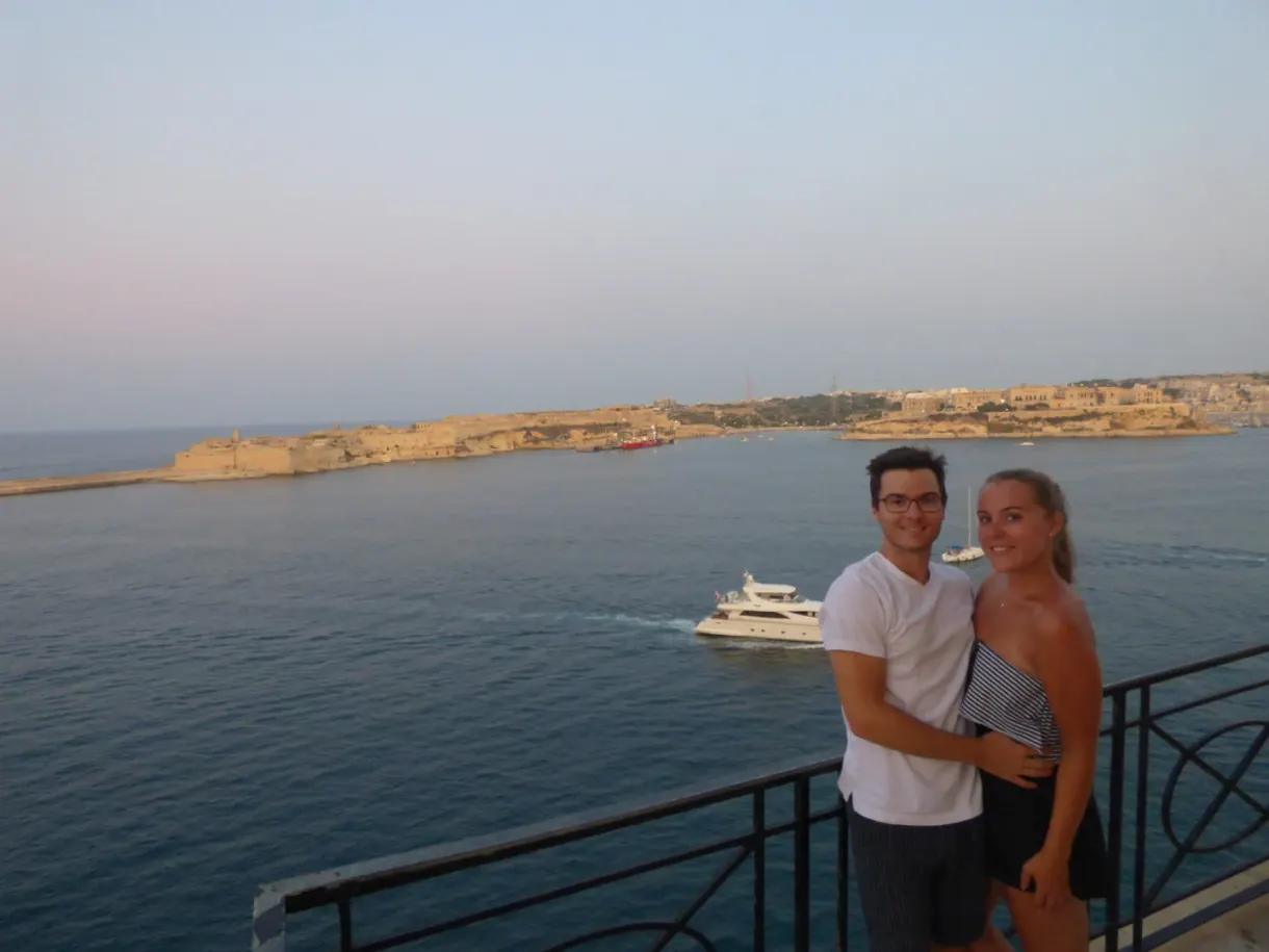 Couple posing in front of the harbour at sunset