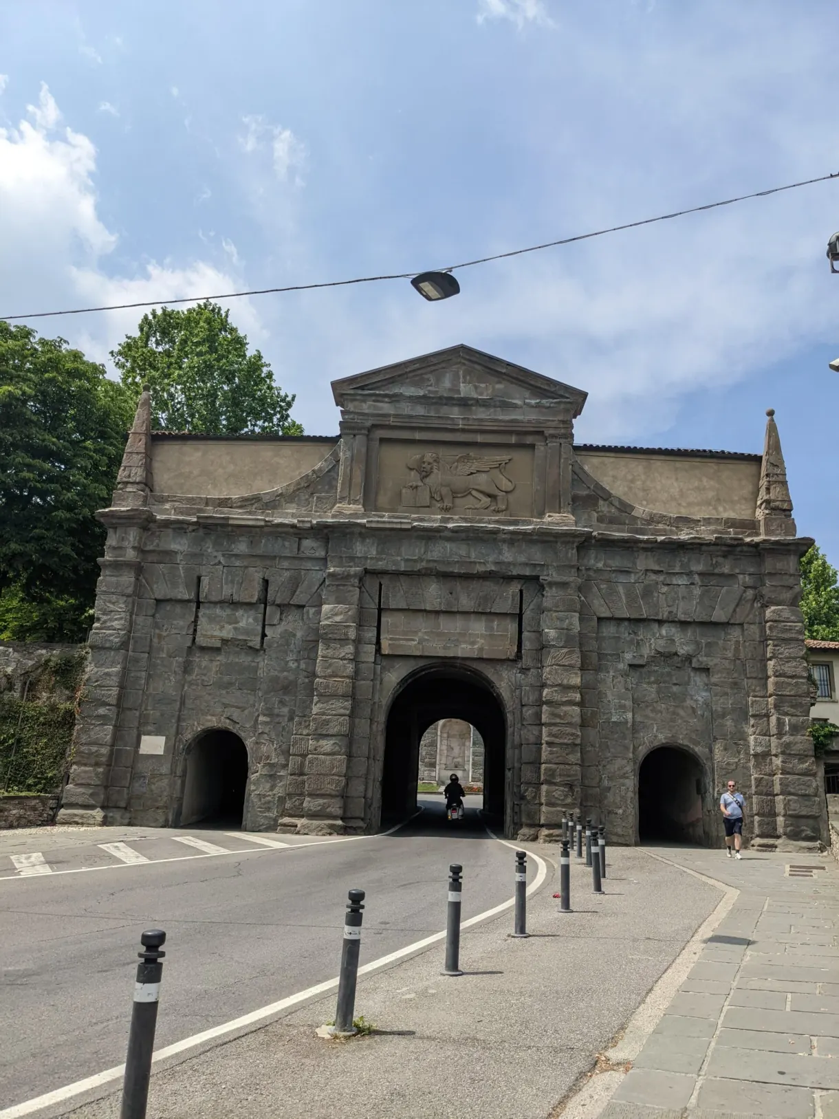 Three-arched city gate spanning the avenue