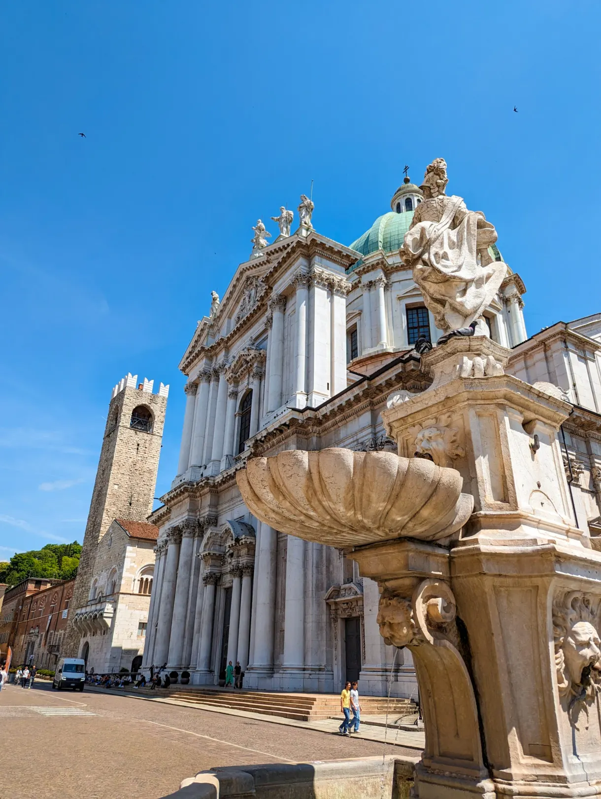 Fountain in front of the baroque facade of the cathedral