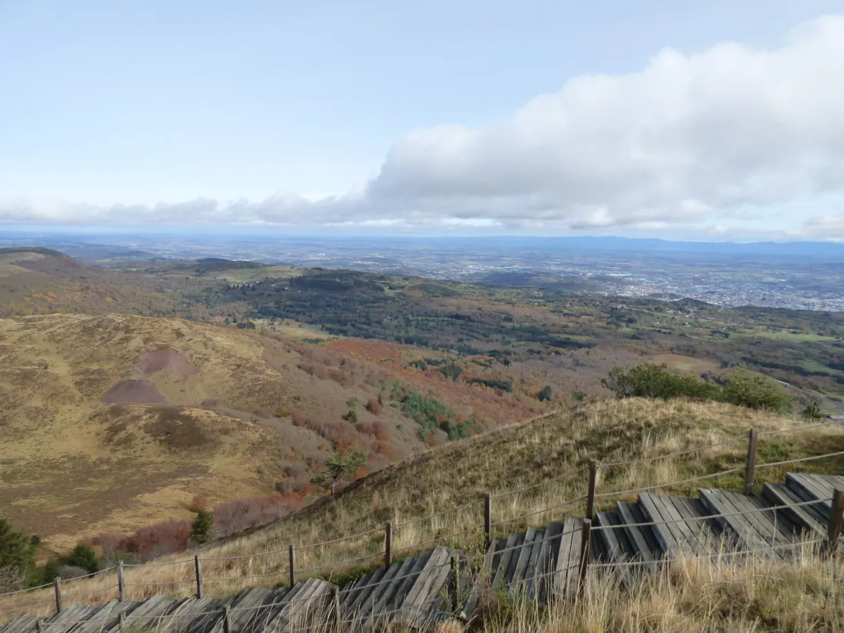 Wooden gate opening onto the valleys and the plain