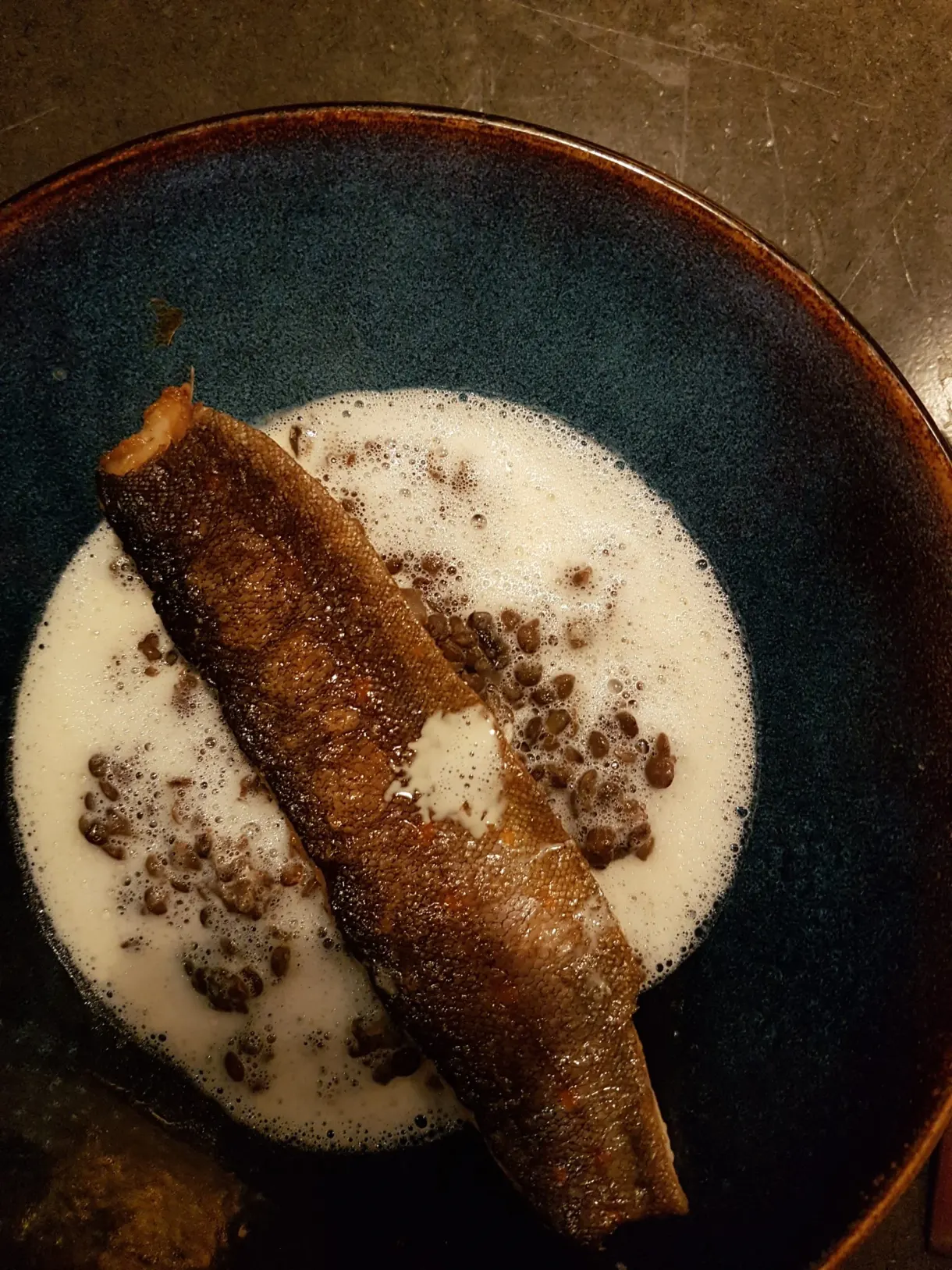 Crisp fish fillet in a creamy emulsion