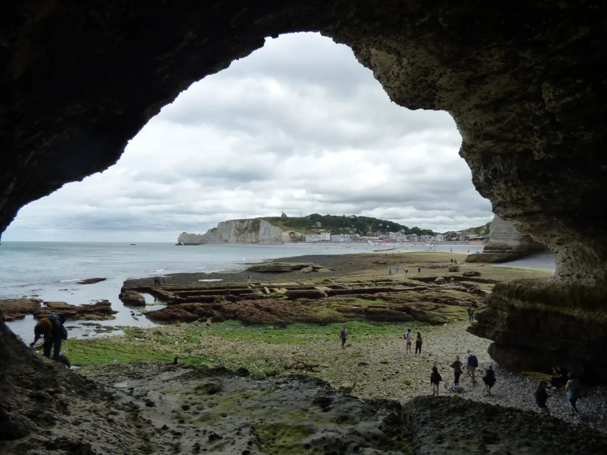 Exit of the Trou à l'Homme framing the beach and the cliffs