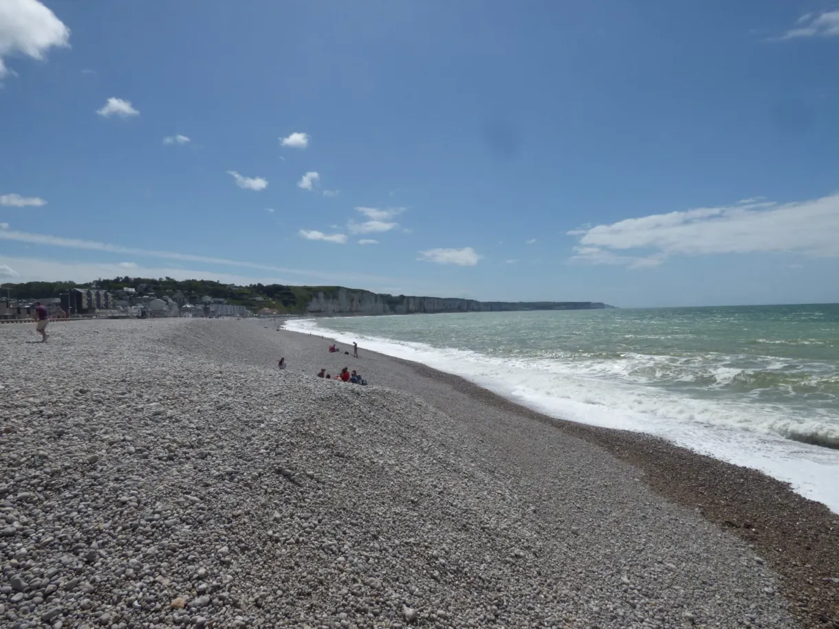 Pebble beach and waves under a clear summer sky