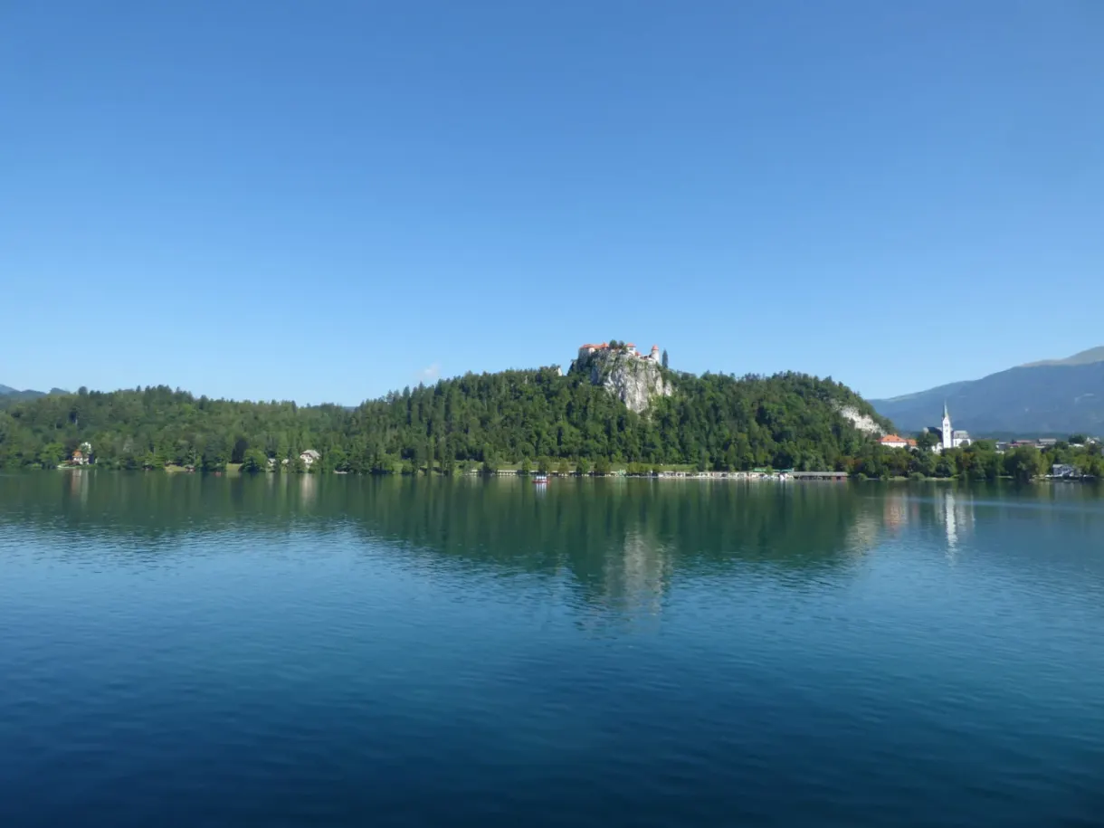 Lake shore opening onto the island and the peaks