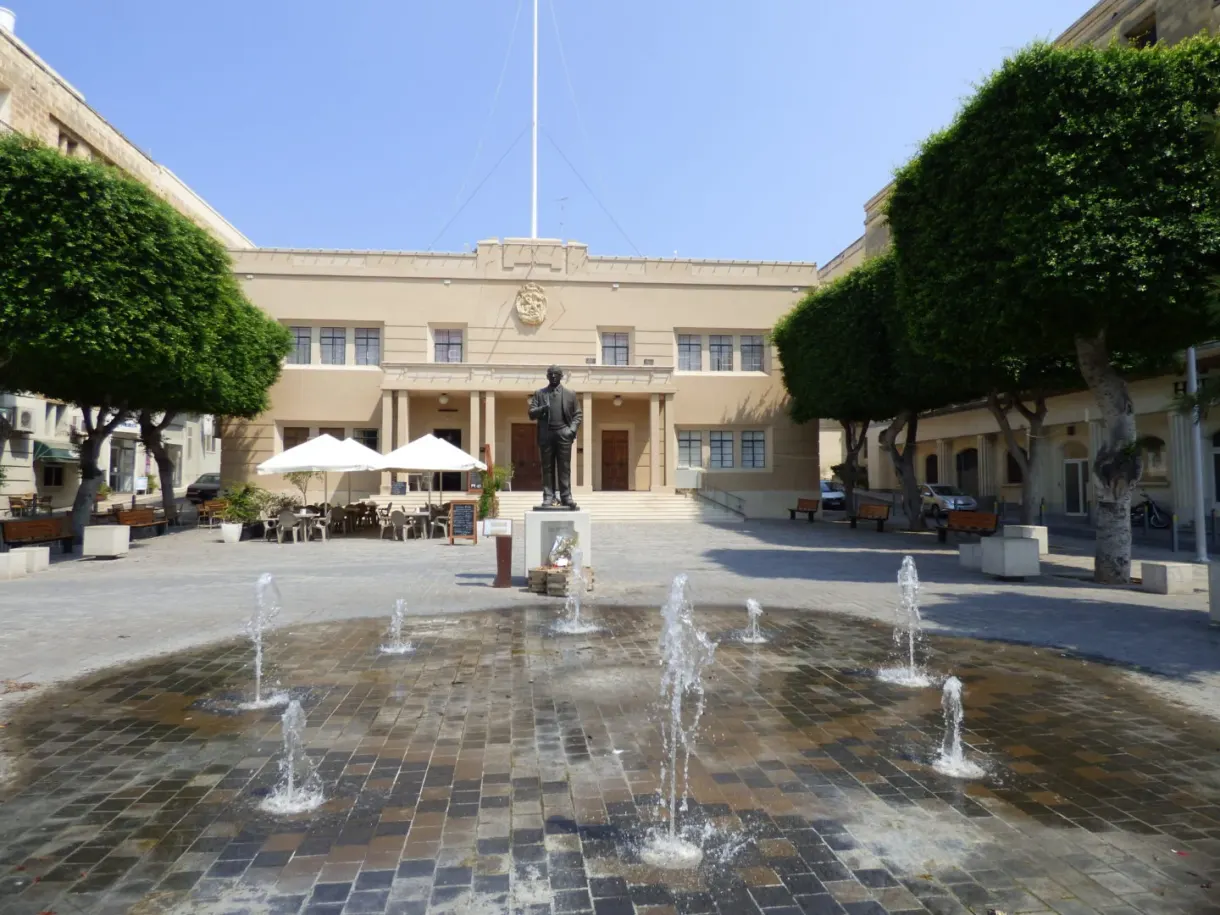 Jets of a fountain in the middle of a shaded square