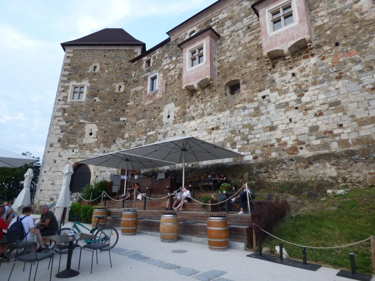 Terrace with parasols and barrels set up at the foot of the walls