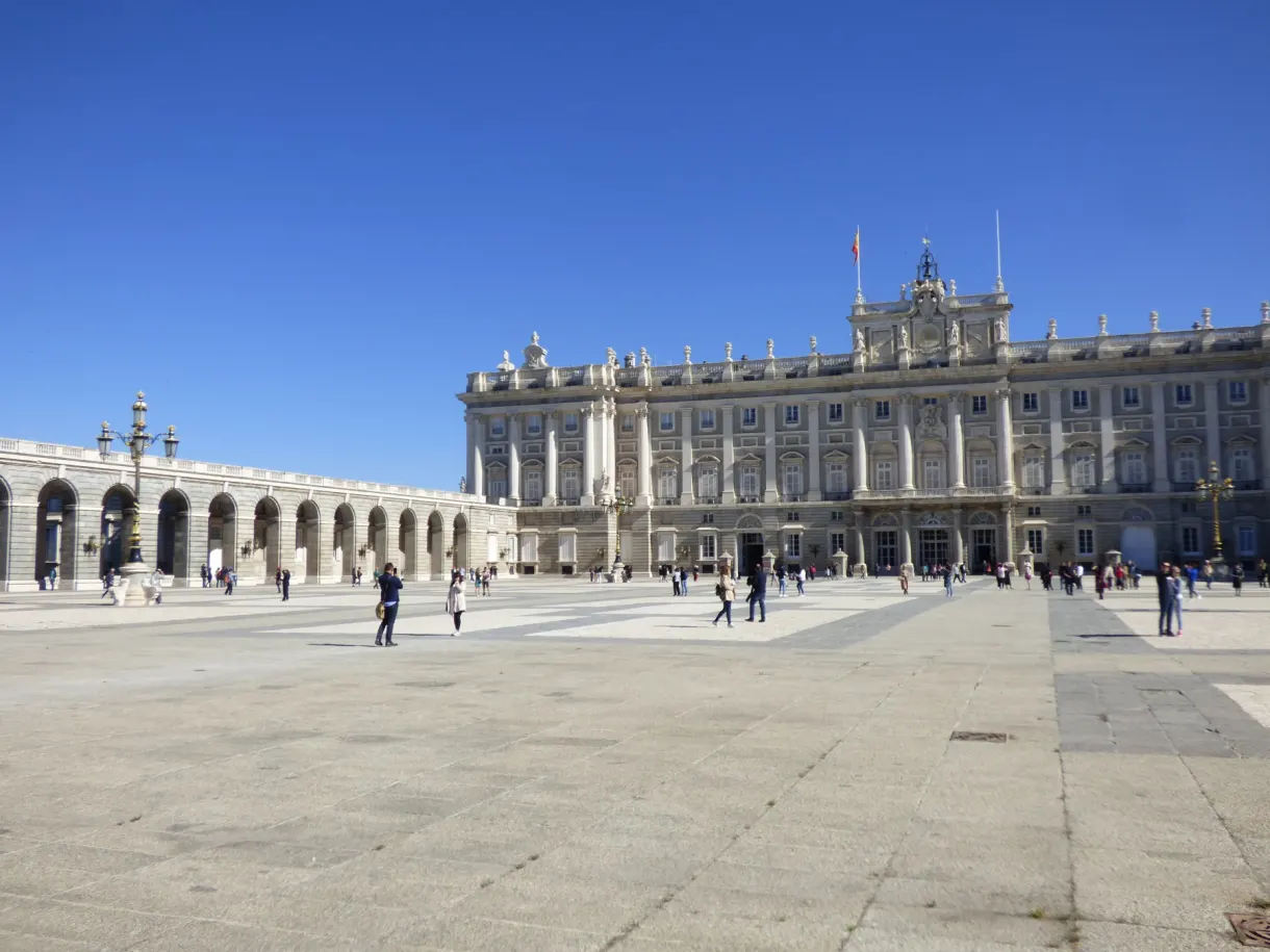 Vast paved esplanade in front of the facade of the Royal Palace