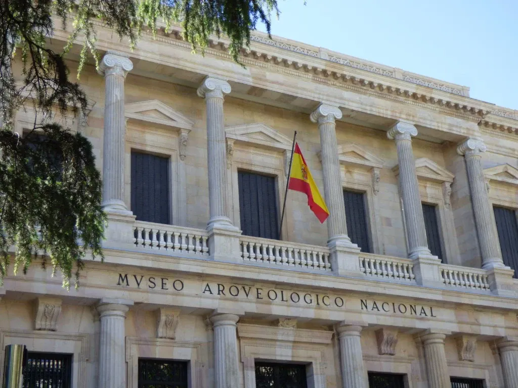 Colonnade and pediment of the Museo Arqueológico Nacional