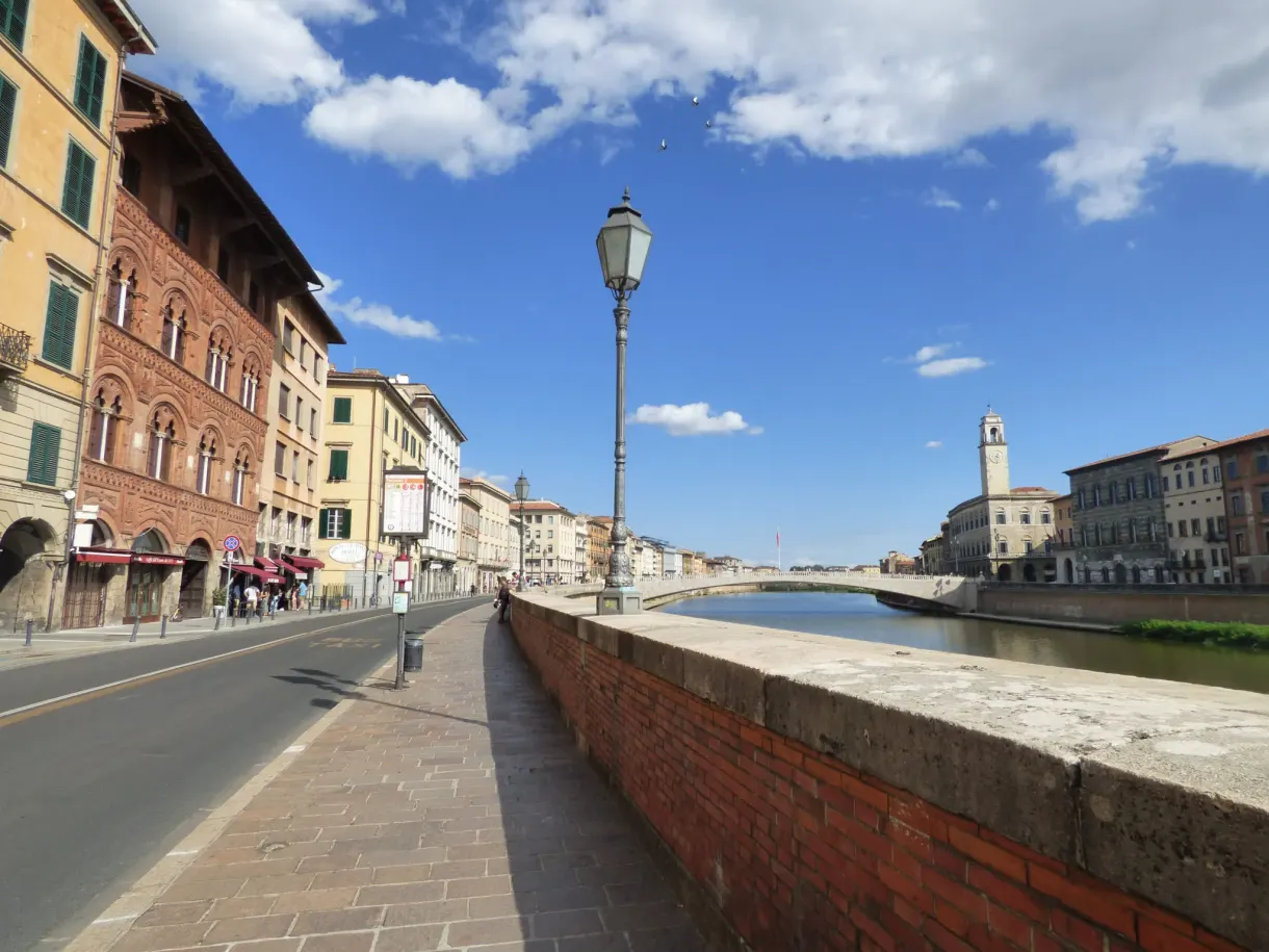 Street lamp and roadway running along the parapet of the Arno