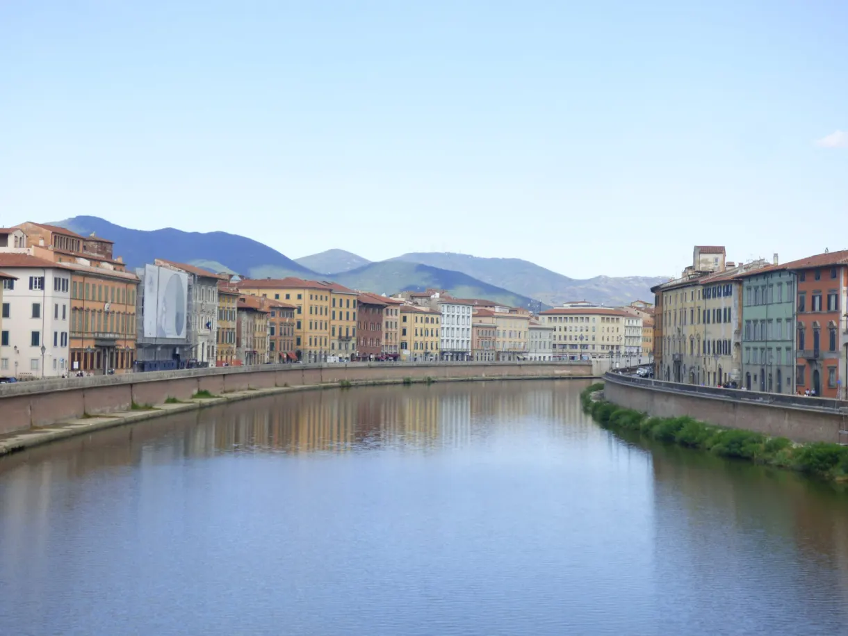 The Arno moving away towards the hills between its two quays