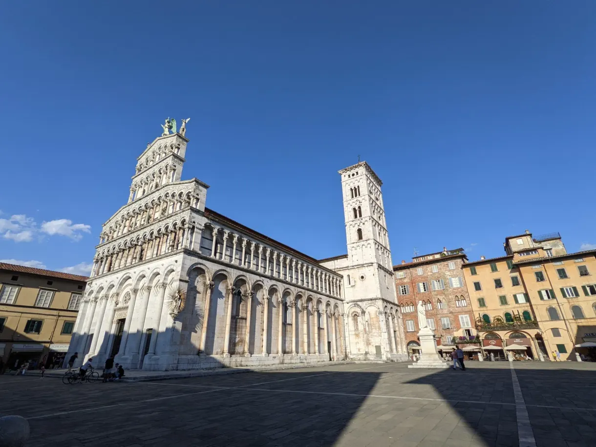 Church with tiers of small columns on a square in Lucca