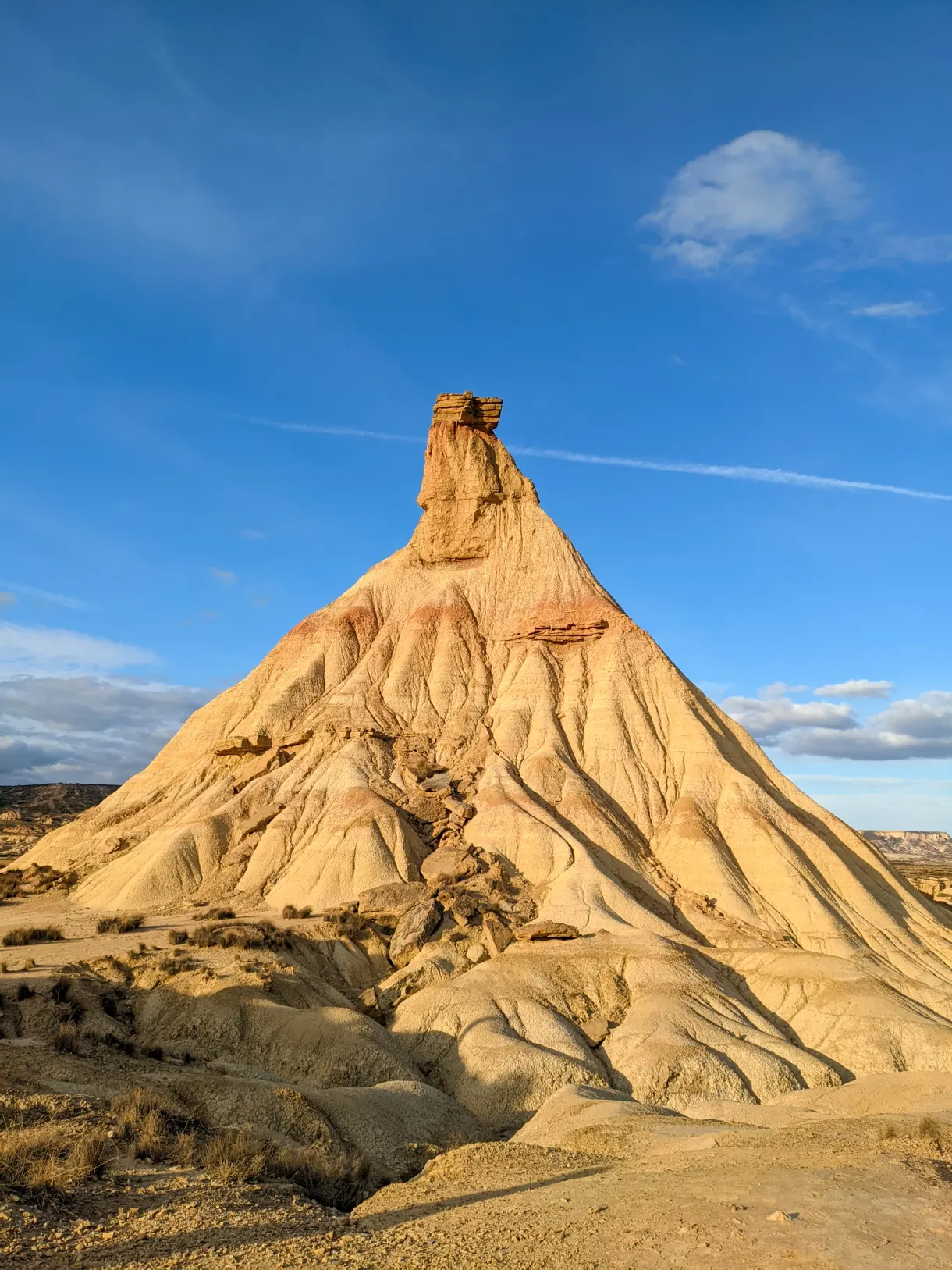 Hoodoo standing in the middle of the Navarre desert