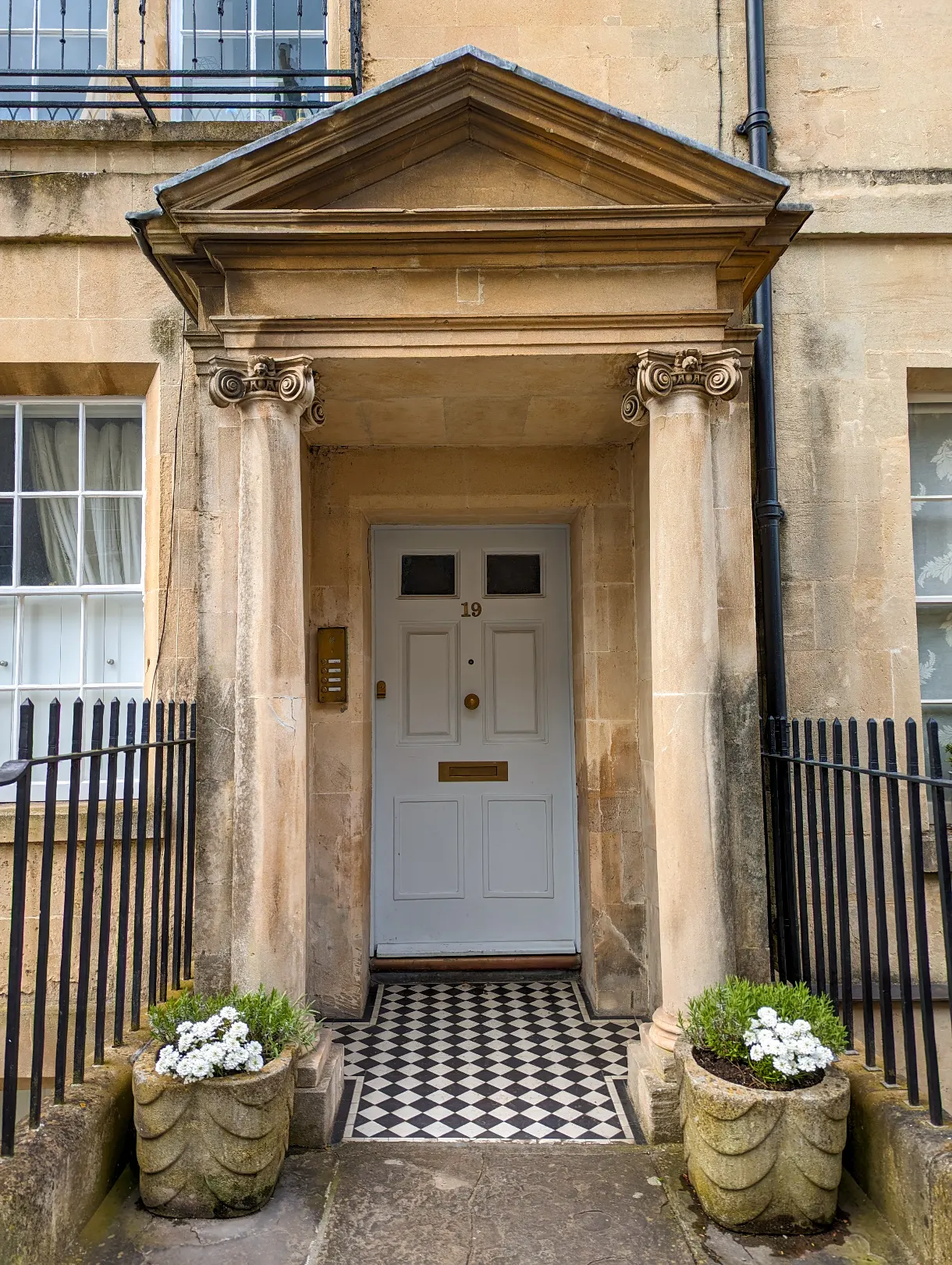 facade of a grand townhouse in Bath
