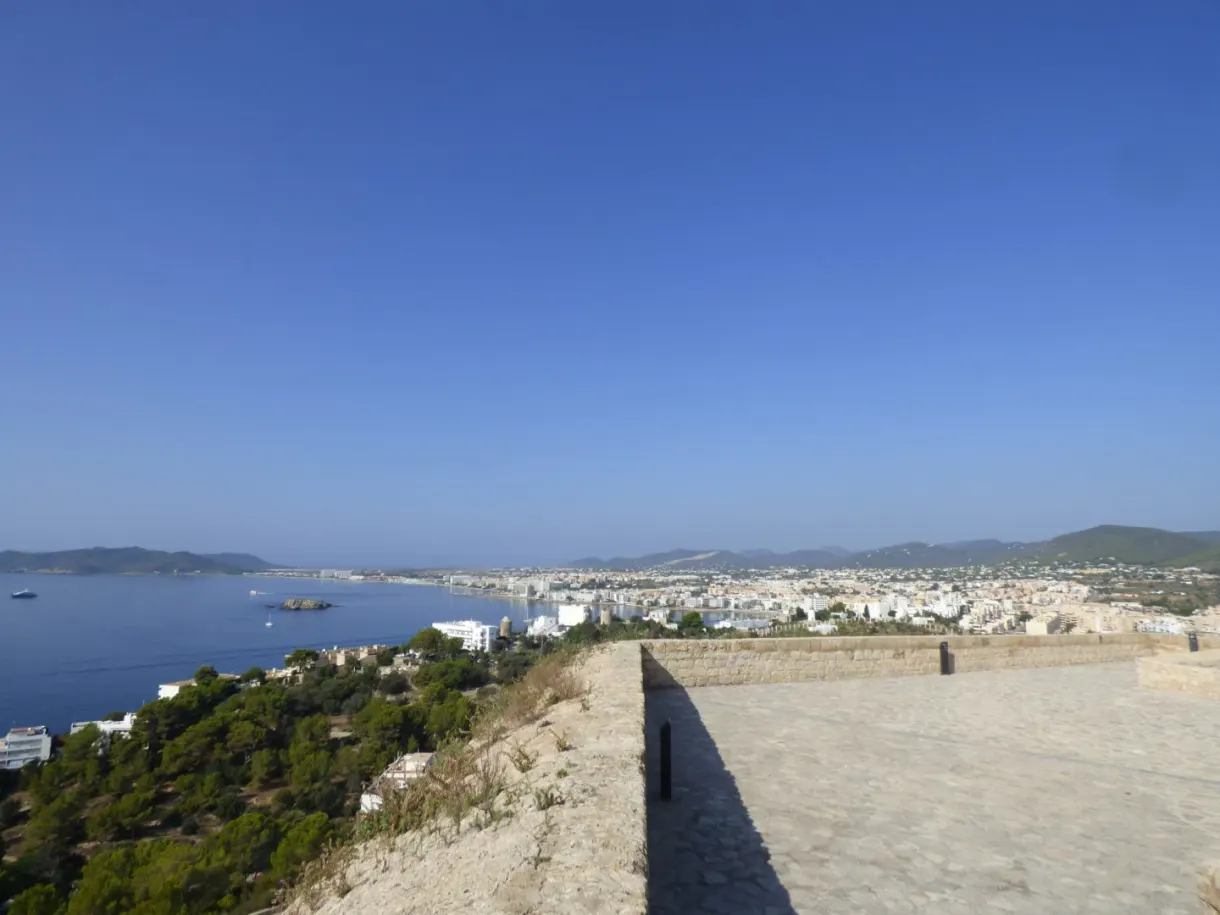 Bastion terrace open onto the sea and the town