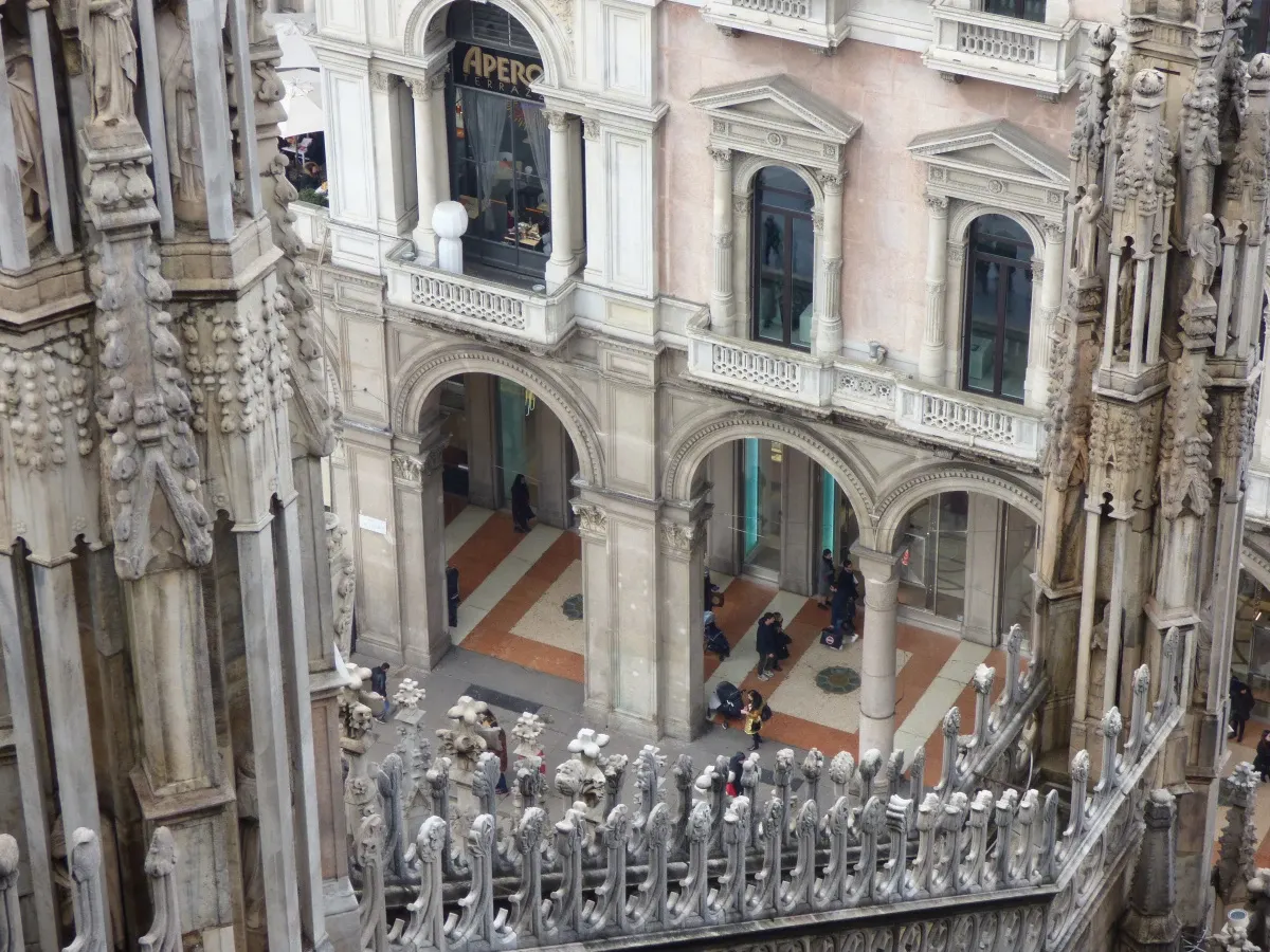 Toits de la galerie observés depuis les terrasses du Duomo