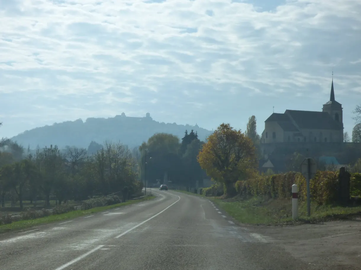 Country road running towards the hill of Vézelay