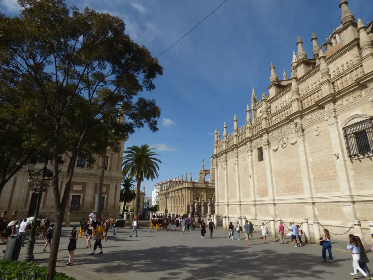 Side of the cathedral and esplanade crossed by passers-by