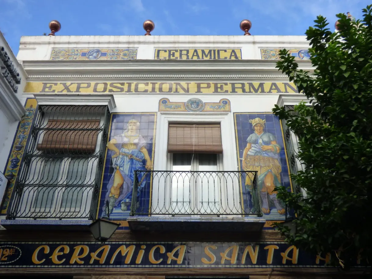 Ceramic sign of an earthenware workshop in Triana