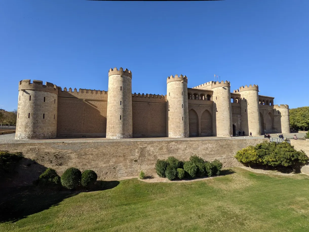 Row of round towers of the Aljafería palace