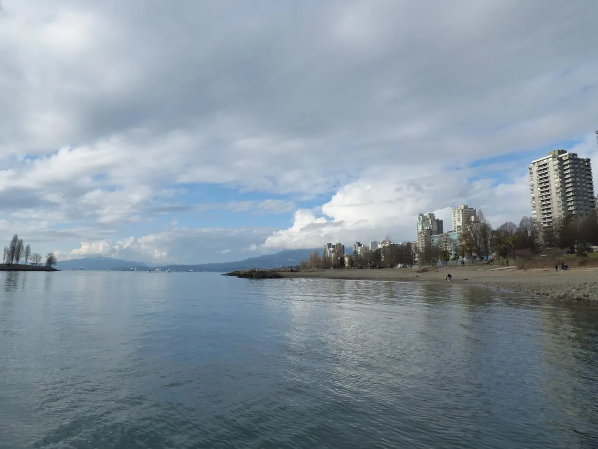 Pebble beach opening onto the buildings of the bay