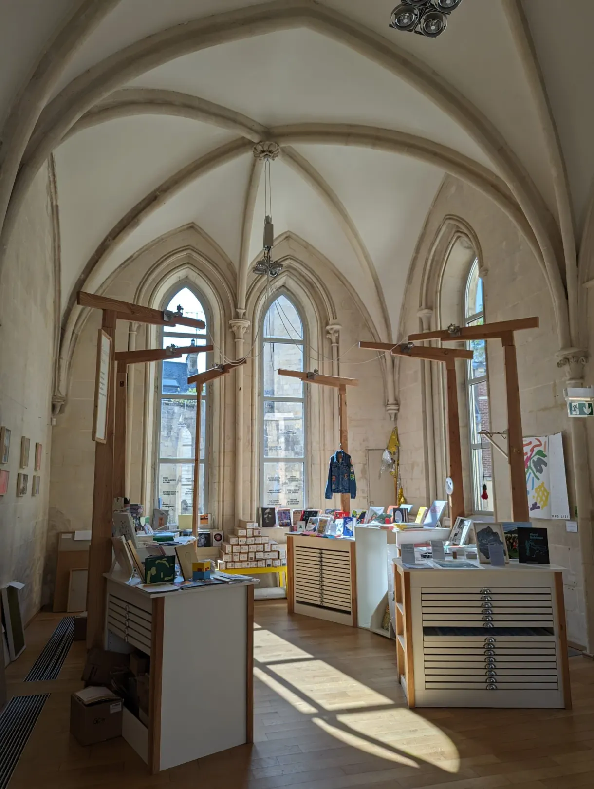 Shop set up beneath the gothic vaults of an old hall