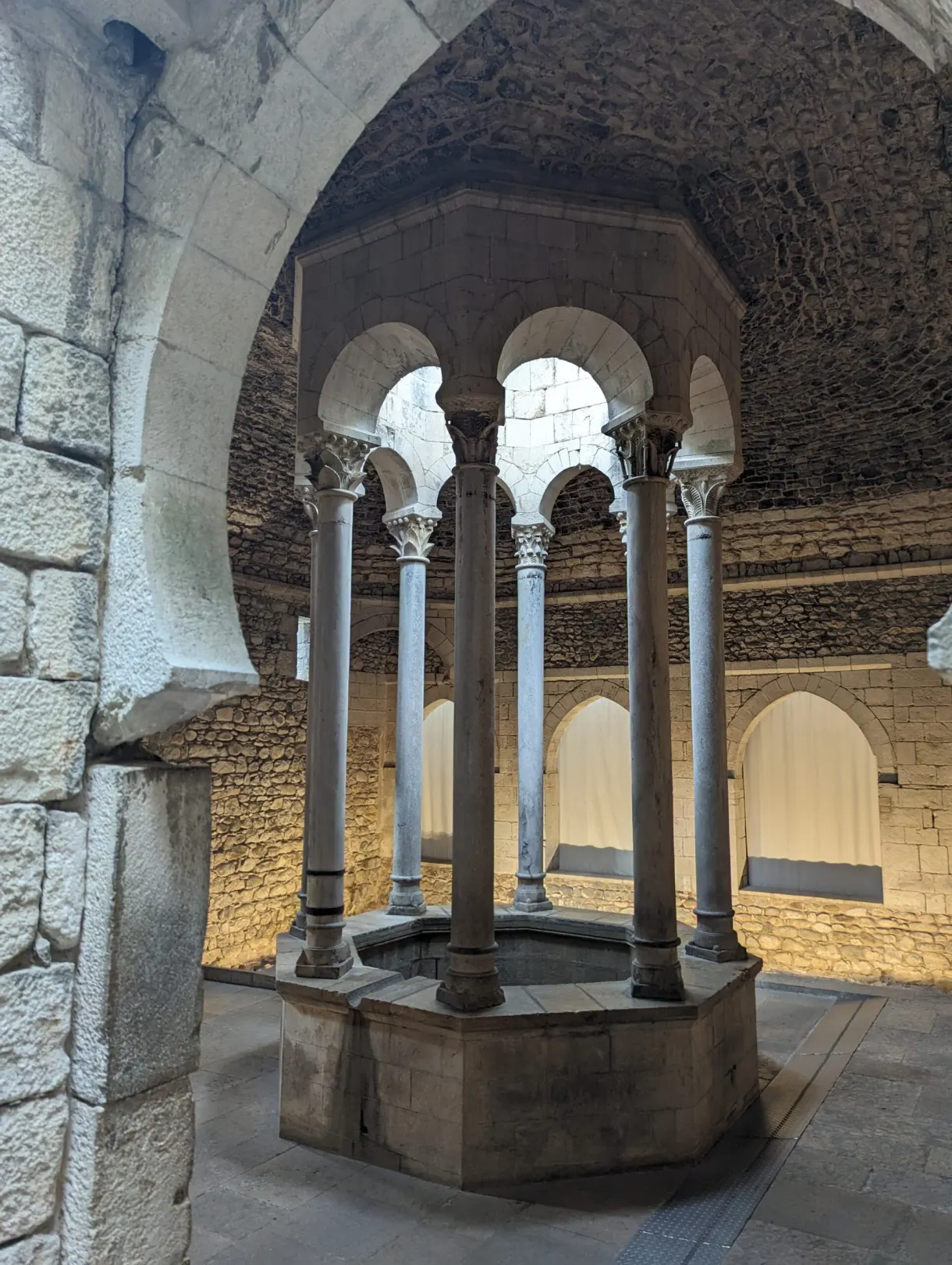 Octagonal columned pavilion at the centre of the Arab baths