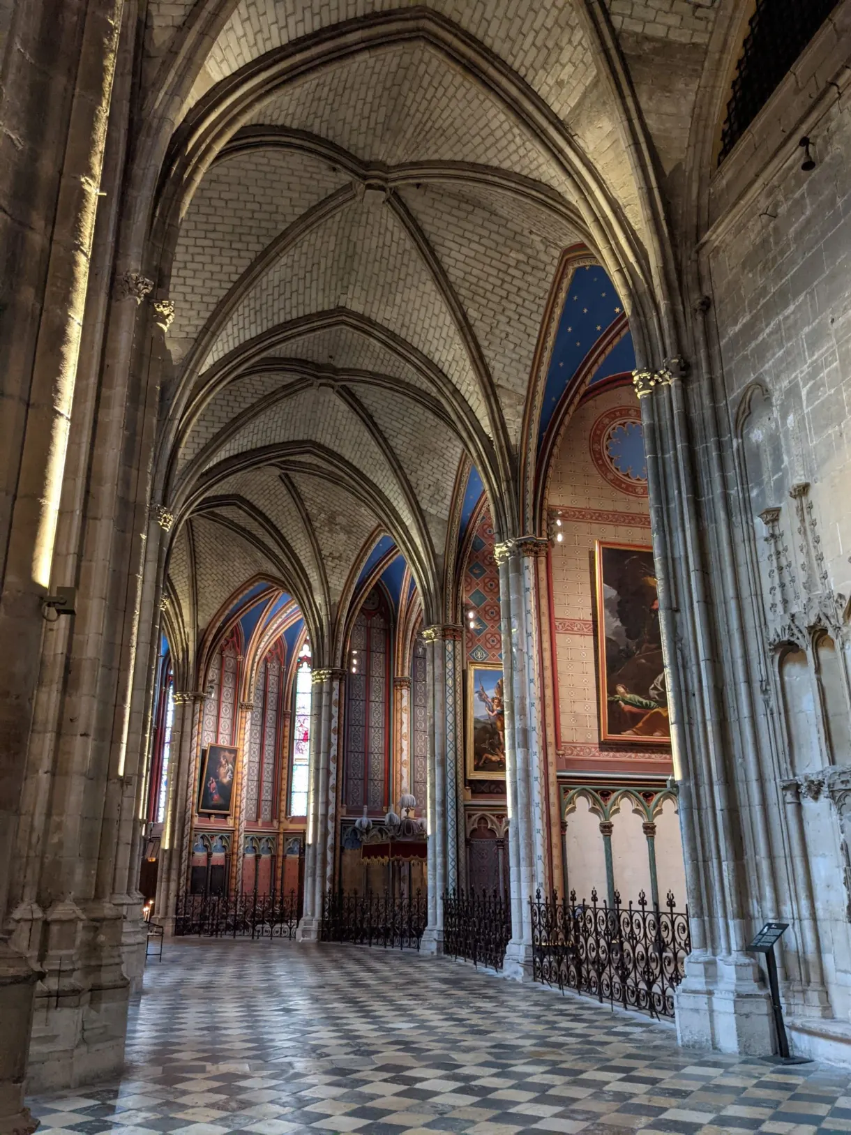 Vaulted side aisle and chapel railings inside
