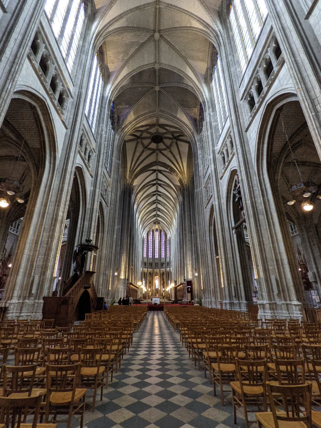 Vast nave and black and white chequered floor