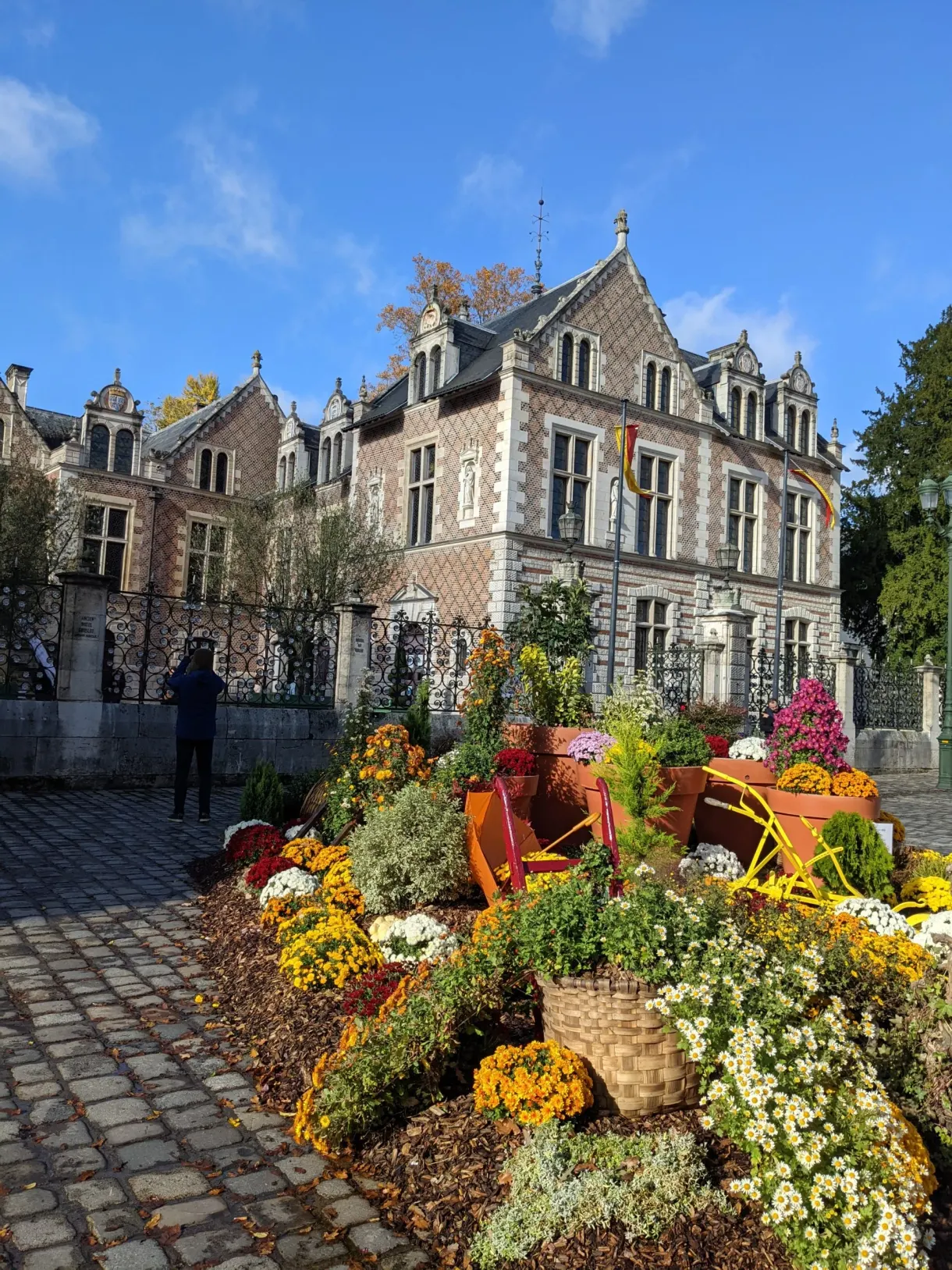 Renaissance brick facade of the Hôtel Groslot and its garden
