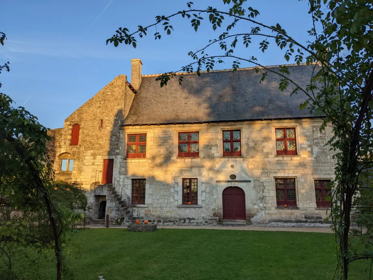 Stone building of the Saint-Cosme priory and its lawn
