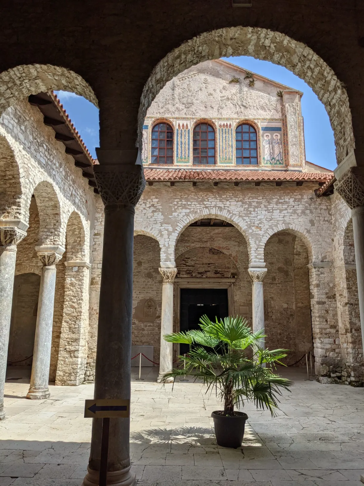 Potted palm in the middle of the atrium of the Euphrasian basilica