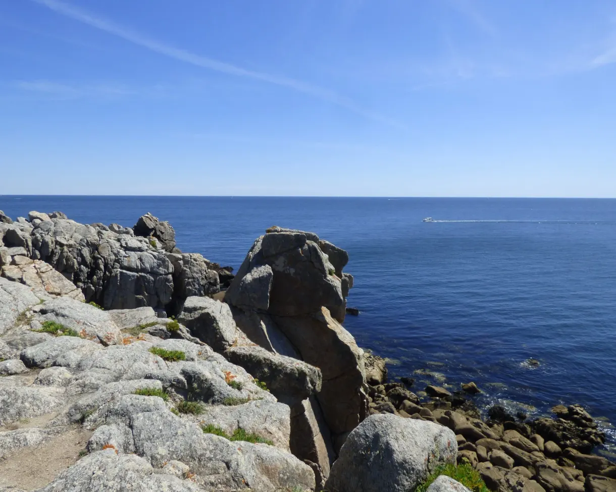 Granite blocks sculpted by the deep blue sea