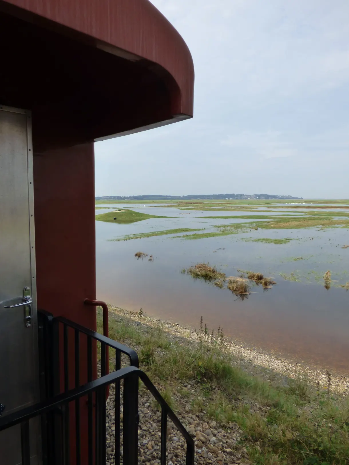 Rear platform of the carriage open onto the salt meadows