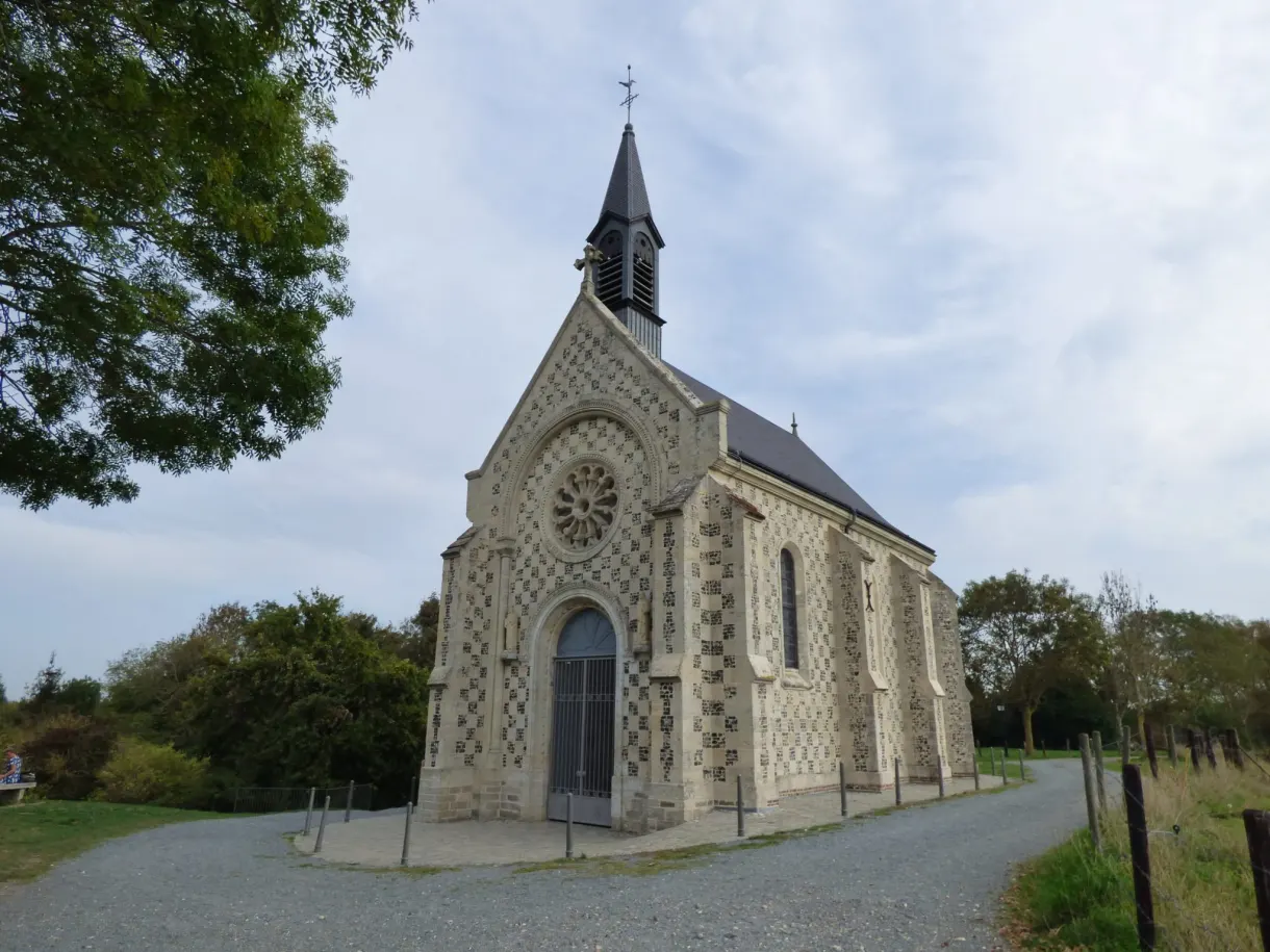 Chapel in a chequerboard of flint and white stone
