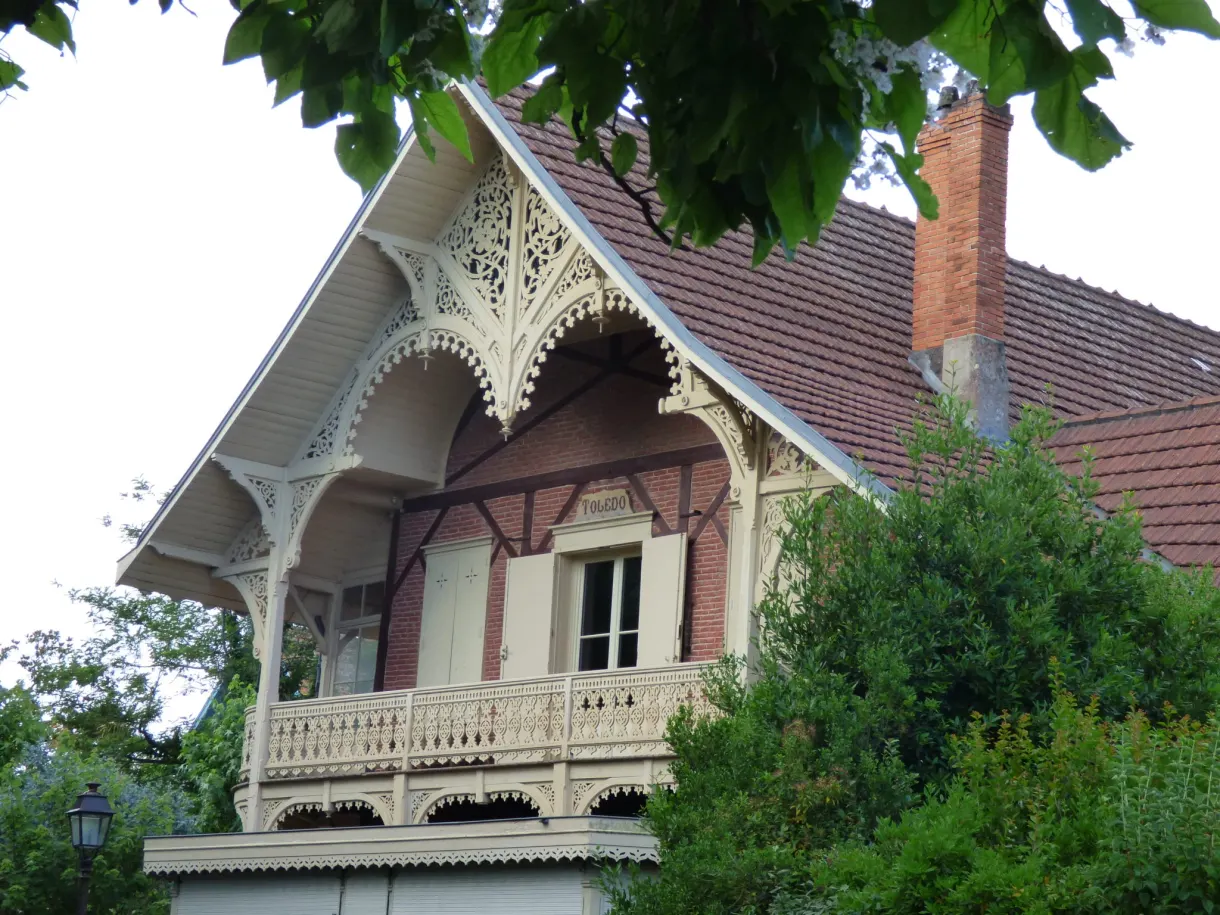 Fretted wooden balcony of an Arcachon villa