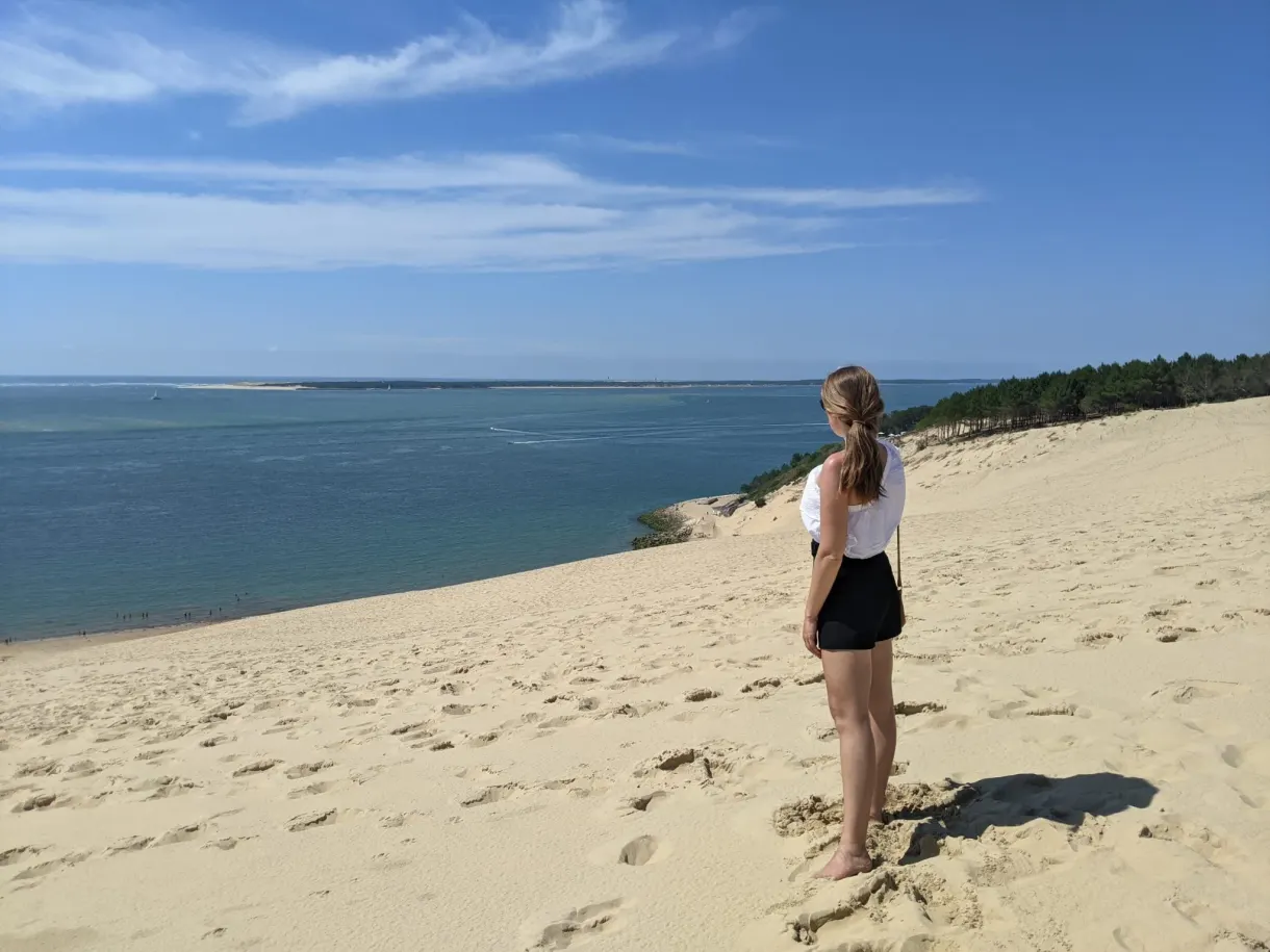 Facing the ocean from the crest of the Dune du Pilat