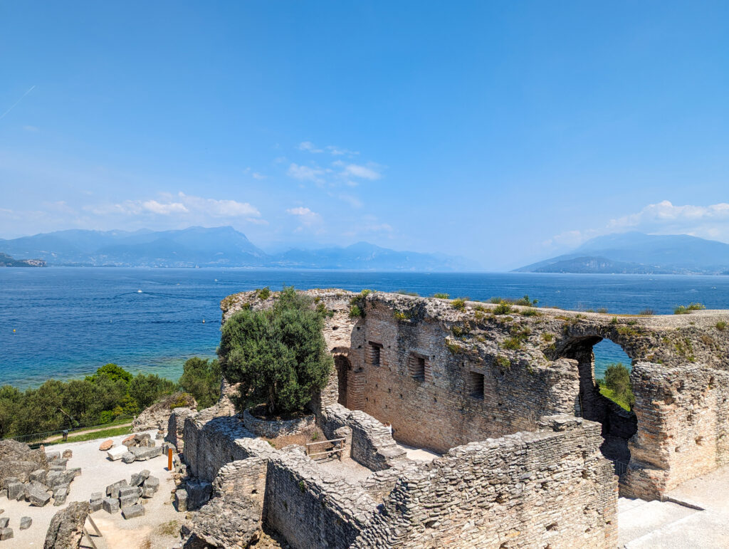 sirmione lac de garde grottes de catulle ruines vue