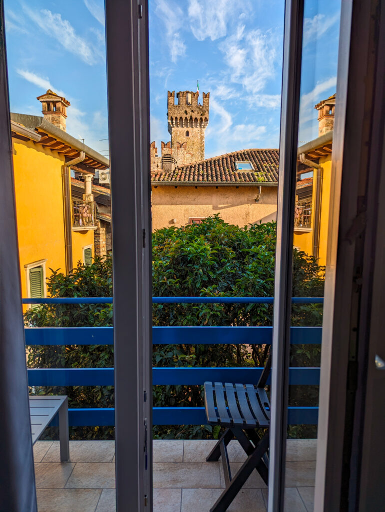 sirmione lac de garde logement bonne adresse vue balcon château